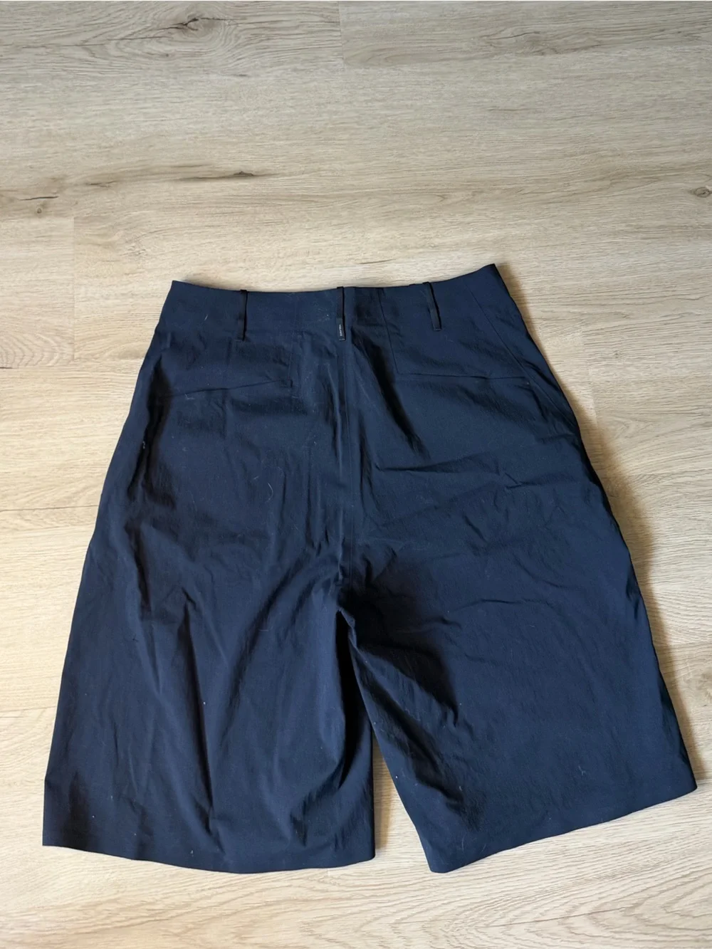 NWOT arcteryx veilance Nave shorts